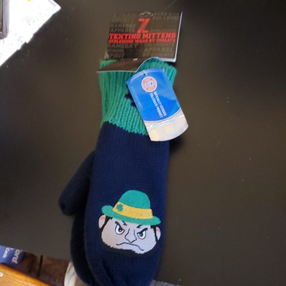 NWT Norte Dame Mittens